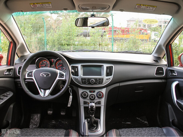 内饰和空间方面,凯翼c3r的内饰十分时尚,符合当下设计趋势.