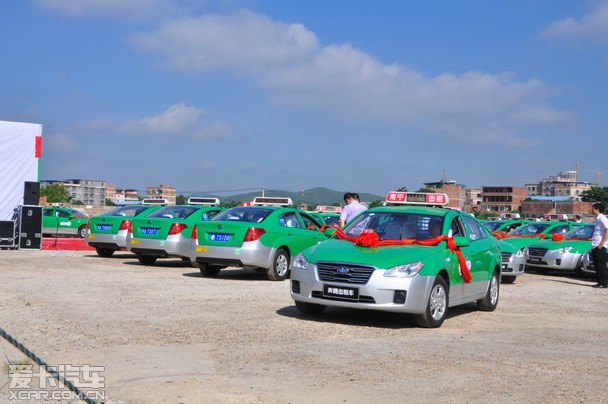 绿城交通新名片 奔腾出租车南宁交车成功