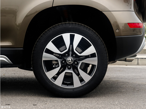斯柯达yeti共有两种轮胎规格,分别为215/60 r16和225/50 r17,并且配备