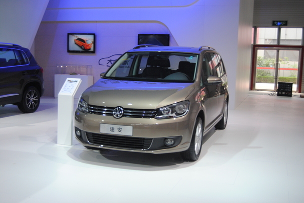 上海大众润众全系惊艳亮相2015山东国际车展