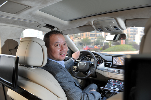 除了精彩的沙龙,新奥迪a8l也赢得了浙江中赢控股集团有限公司董事长