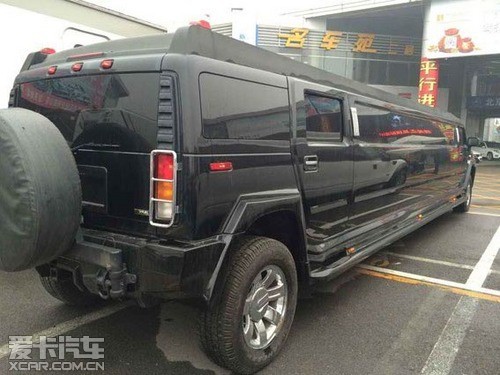 悍马加长版甄选内饰尊贵更添港口少量车
