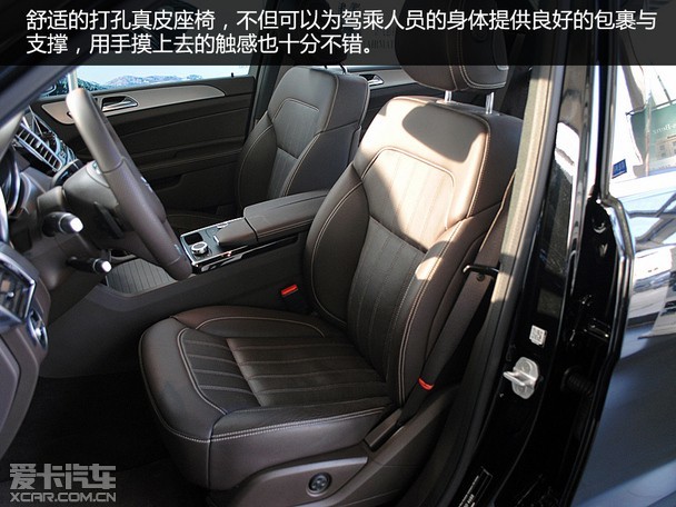 作为一款大型suv,gle的空间表现十分充裕,足够日常的舒适出行.