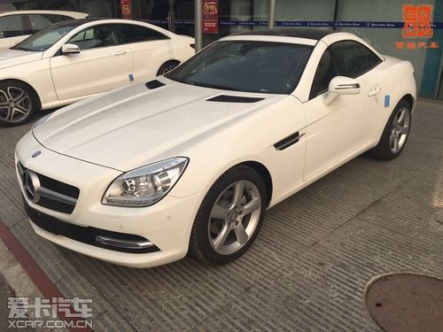 奔驰slk200优惠12.8万元现车白外红内室