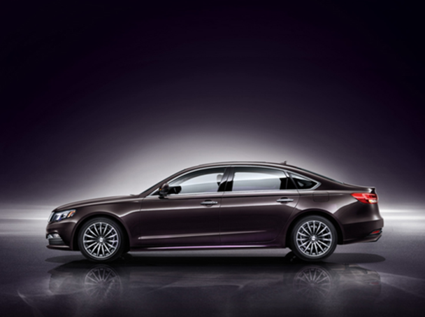 众泰z700登陆奥体众泰店和汽博众泰店