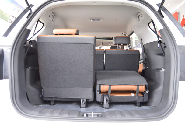 七座16l长安商用suvcx70实车亮相