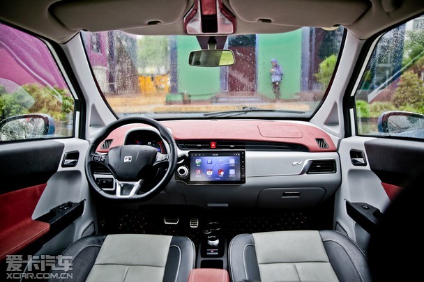 众泰e200内饰
