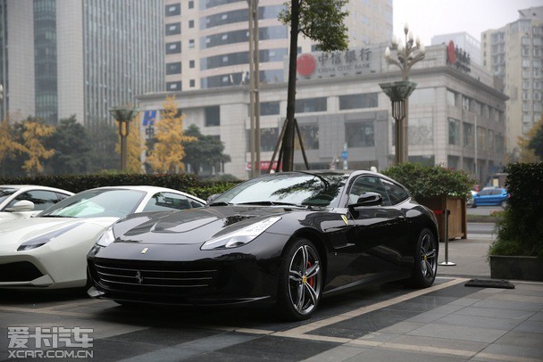 法拉利gtc4lusso t于成都骏意隆重上市