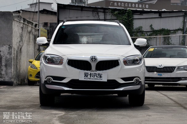 外观简洁大气配置丰富中华v5新车到店