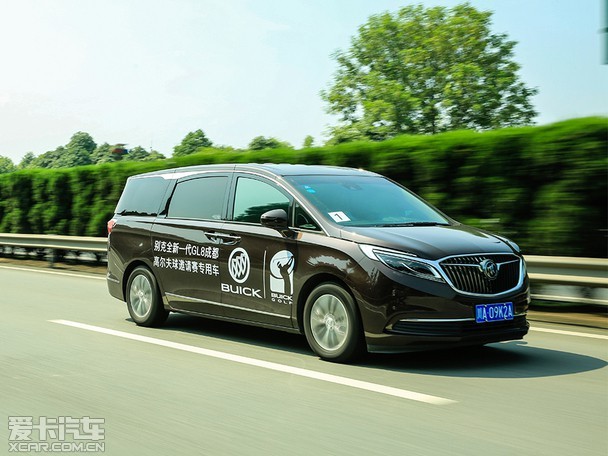 别克全新一代gl8成都高尔夫球邀请赛开幕