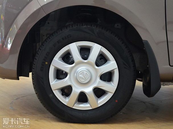 威旺m30採用雙星東風ds806舒適系列輪胎,規格為185/65 r14,注重耐用性