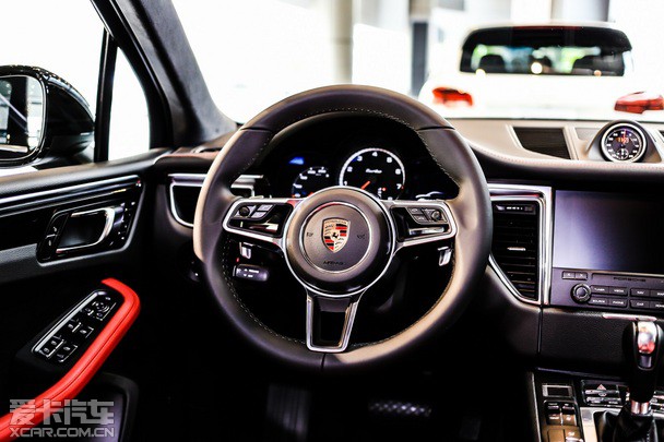 选一辆合适的南海保时捷中心看车记