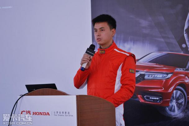 经过签到,茶歇,产品讲解和试驾教练场地及试驾过程注意事项的讲解之后