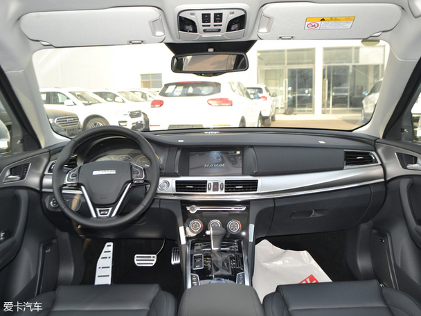 内饰方面,新车沿用了哈弗h7红标版的设计风格,主要针对配置方面进行