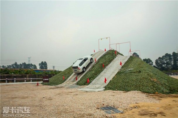 翻山越嶺全不懼 普拉多/榮放場地越野體驗_愛卡汽車