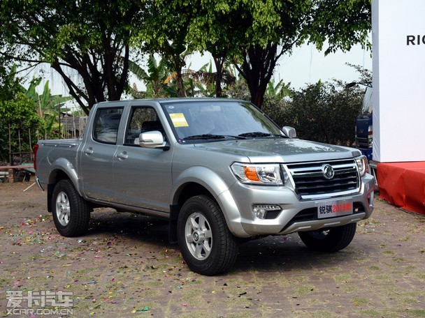 外观大气硬派符合皮卡车型的身份