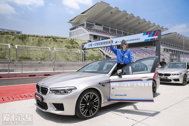 2018 BMW Mݿ