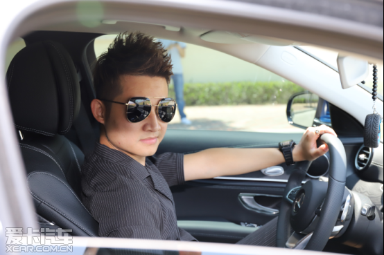 一生只做理发人 奔驰全新e级车主故事