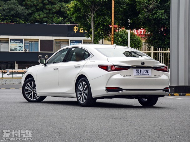 全新雷克萨斯es于26日上市杭州有展车