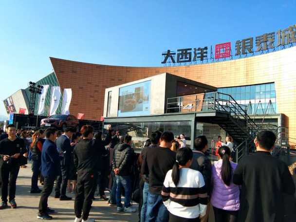 大西洋银泰城碰撞凯迪拉克xt4敢创空间带你一起浪