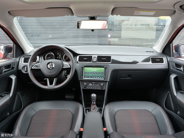 昕动内饰的家族化特征非常明显.