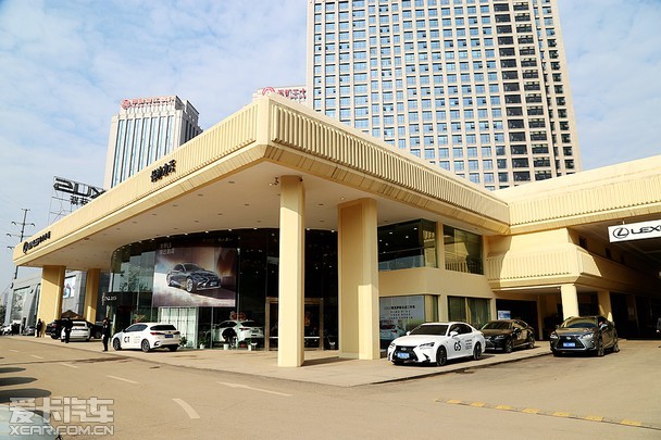 力天雷克萨斯位于省植物园北门正对面,紧邻万家丽快速路