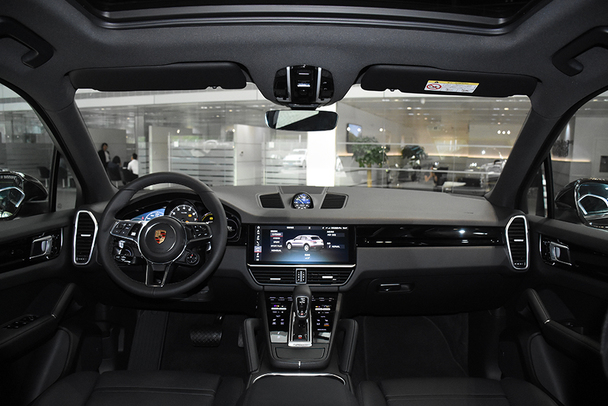 新款cayenneehybridmacan到店实拍