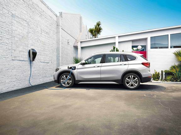 BMW两款插电式混合动力车型上市