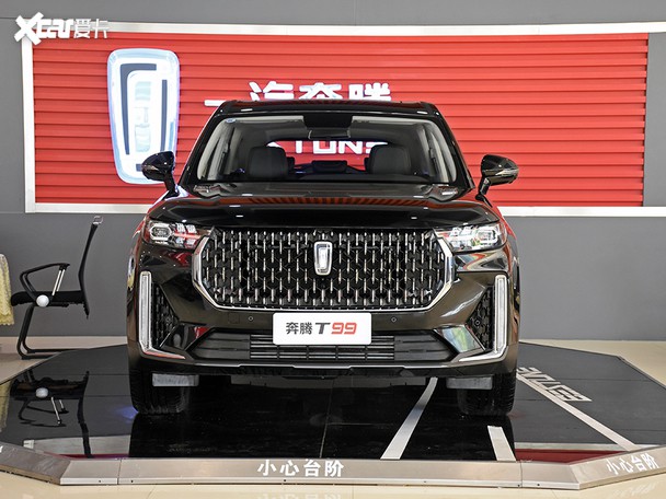 作为家族suv领域的旗舰车型,奔腾t99采用了一汽奔腾全新设计语言,"