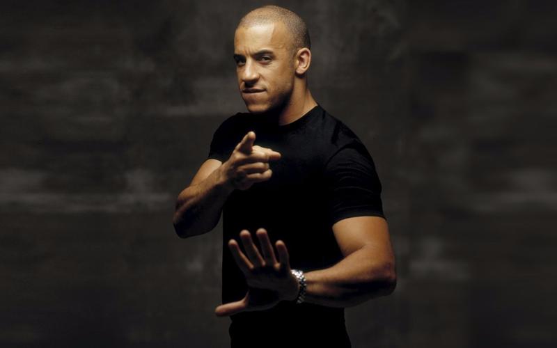 八卦闪光灯光头男神迪塞尔