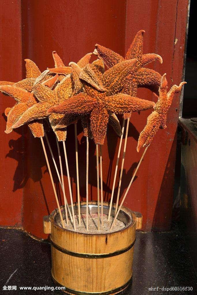 全球最奇特的食物#炸海星串,在中国你可以吃到这个炸海星,敲开硬壳