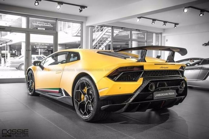 大家来侃车lamborghinihuracanperformance布拉格