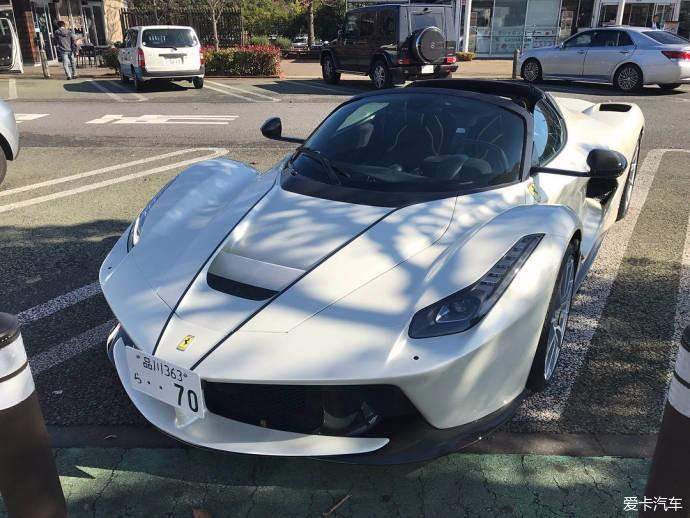 大家来侃车日本白色敞篷法拉利laferrari