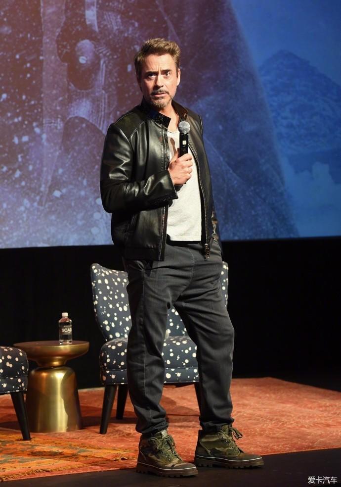 八卦闪光灯当地时间11月29日小罗伯特唐尼出席猎凶风河谷亚特兰大试映