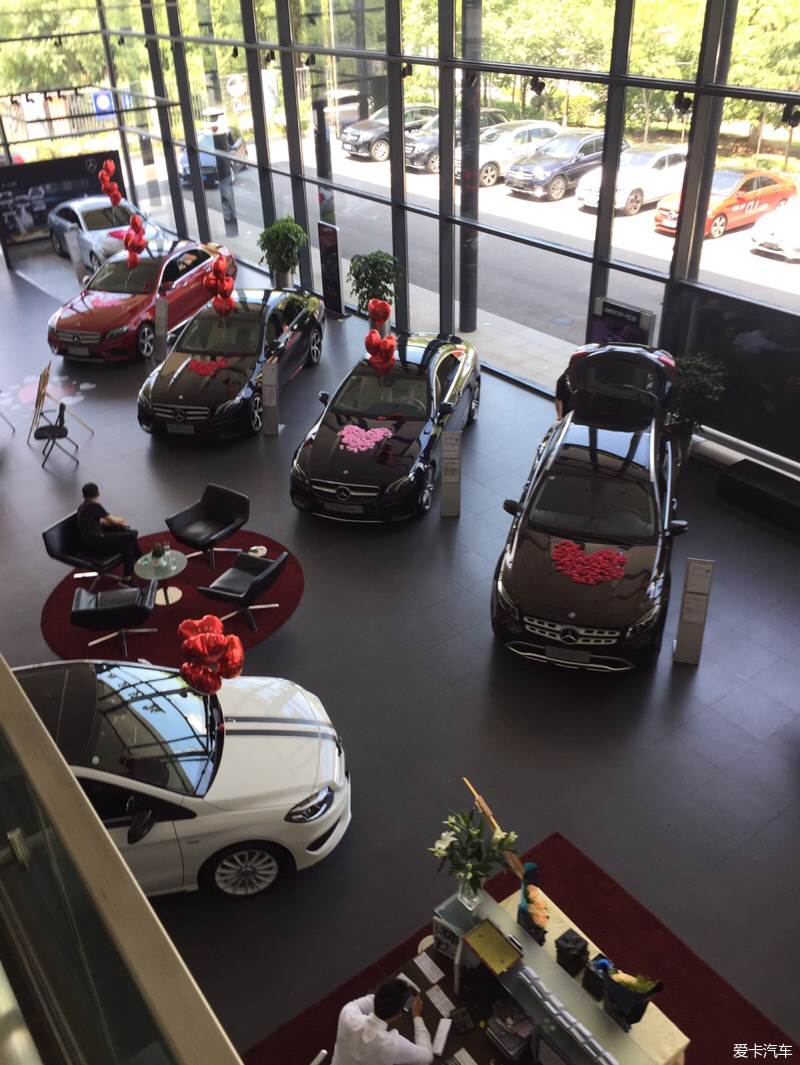 参观奔驰4s店