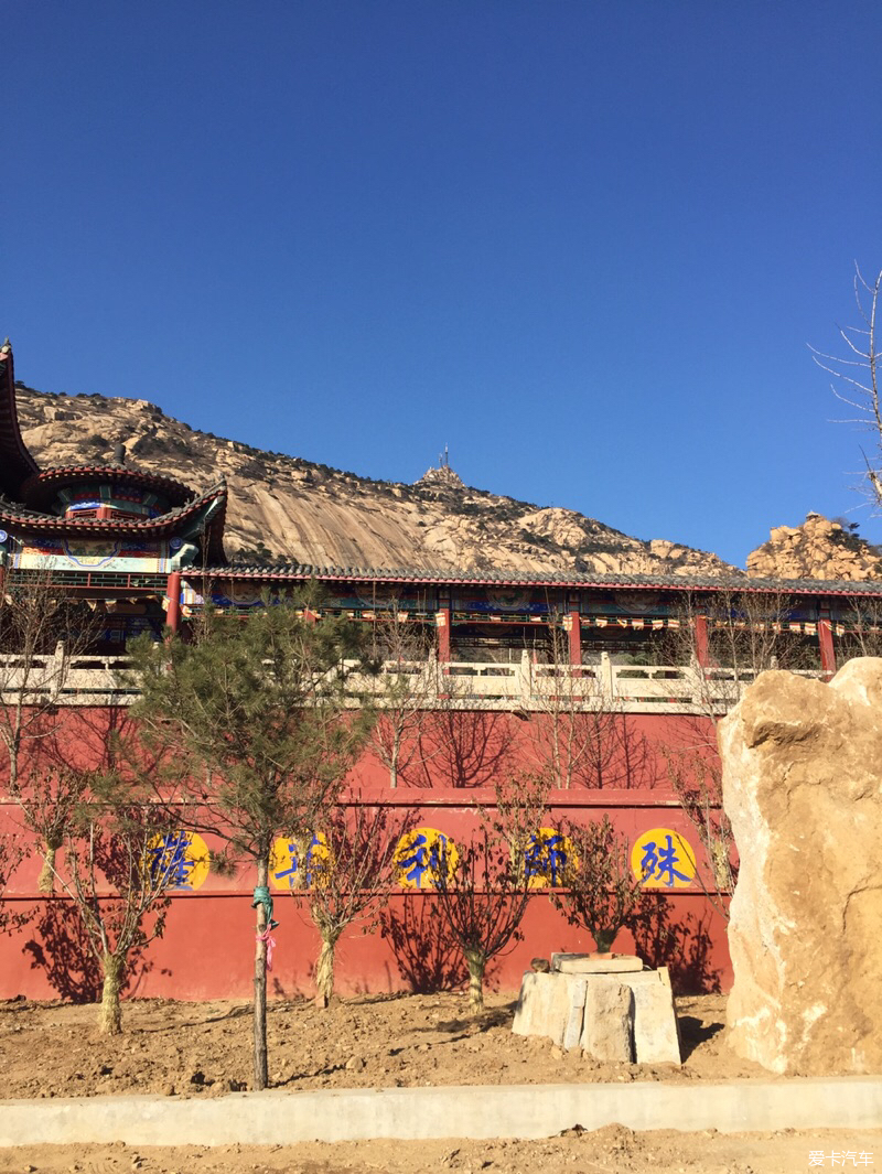 水岩寺,位于河北省昌黎县碣石山景区的宝峰台上,以依水傍岩得称