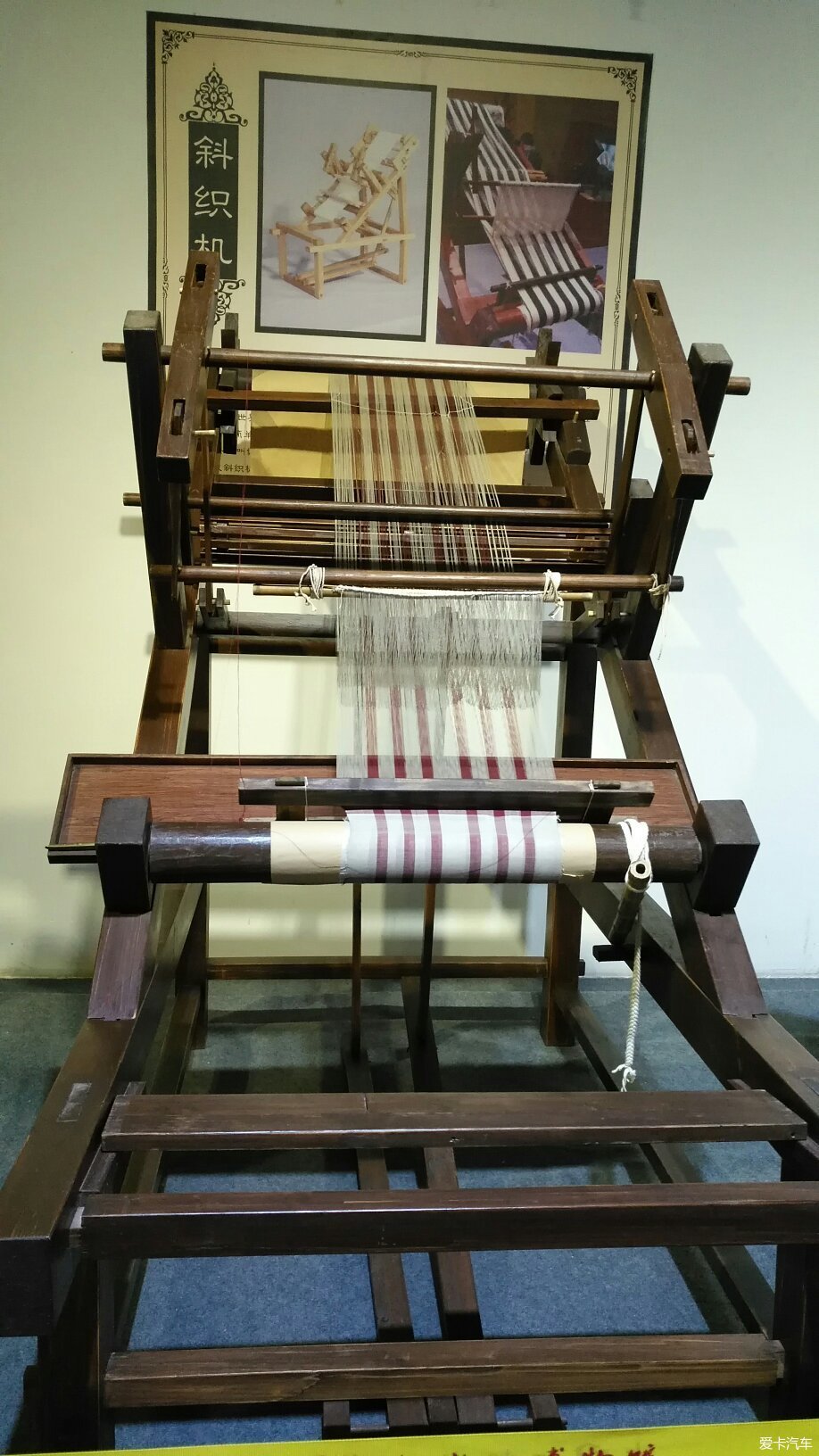 参观南充中国丝绸博物馆