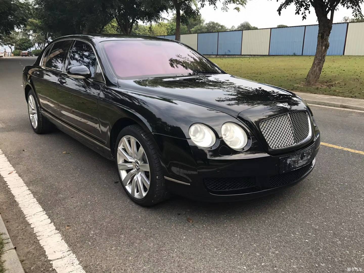 今日话题08年宾利飞驰60t黑色米内德版四座无钥匙进入无钥匙进入鹿皮