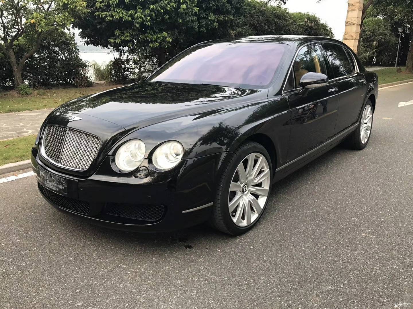 今日话题08年宾利飞驰60t黑色米内德版四座无钥匙进入无钥匙进入鹿皮