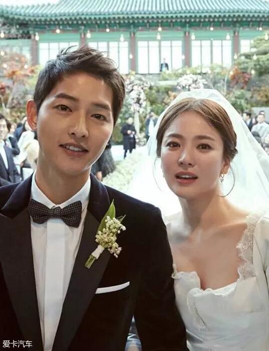 信件由李光洙(新郎方代表),刘亚仁(新娘方代表)朗读,祝歌由玉珠贤演唱