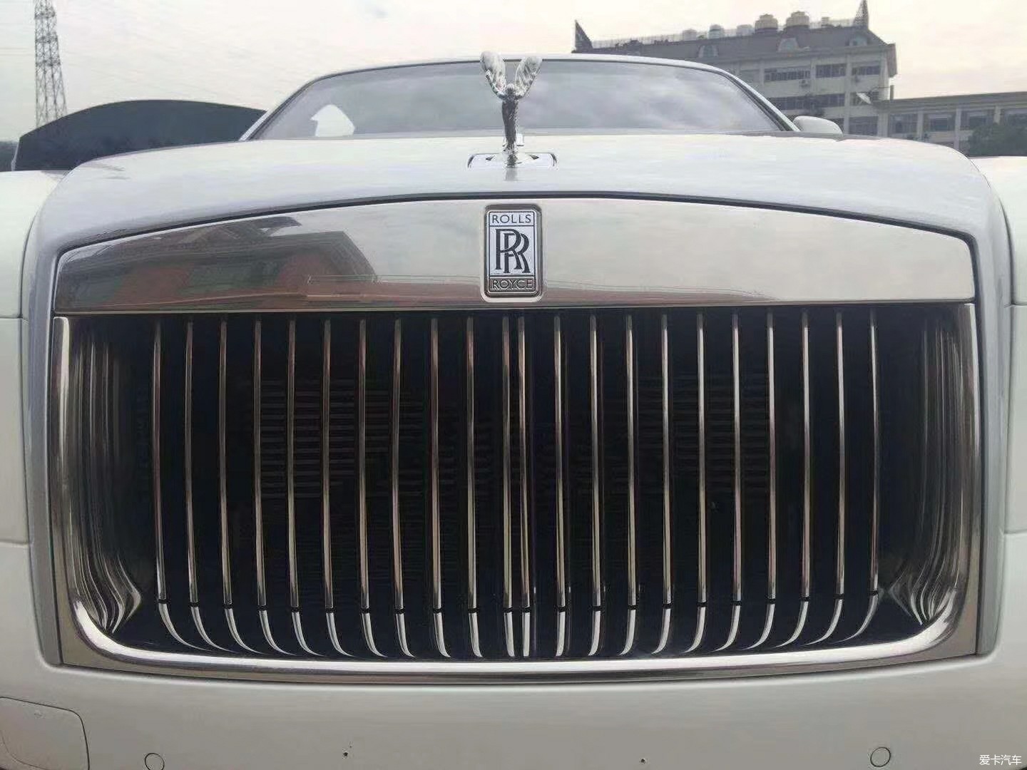 16款劳斯莱斯魅影白银双色车身