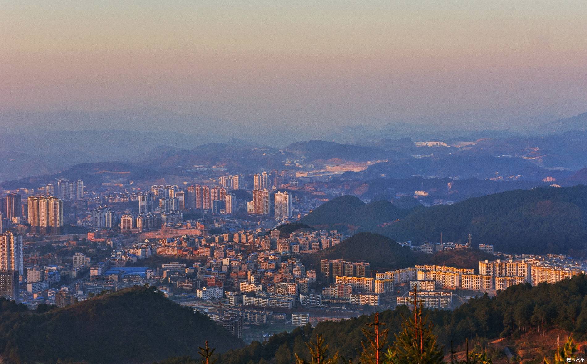 大凯里小高山上的夕阳余晖.
