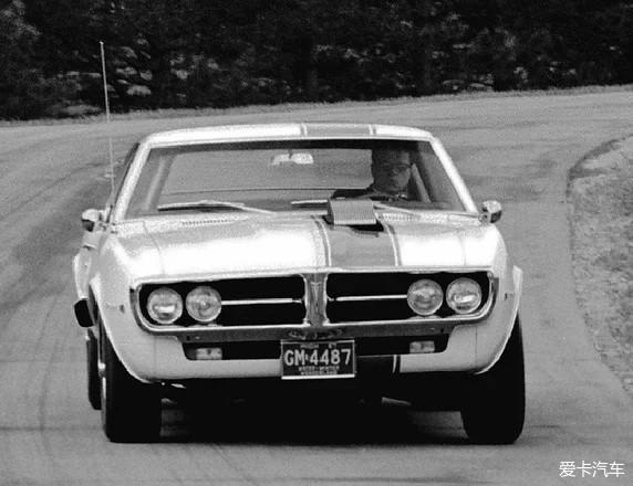 第一代庞蒂亚克火鸟(1967-1969),1967年,一个名为火鸟的庞蒂亚克新车