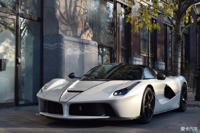 大家来侃车白色法拉利laferrariaperta