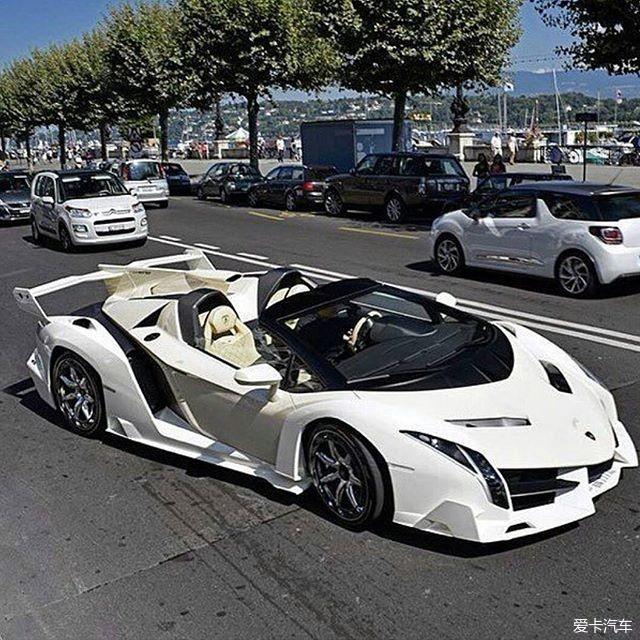 大家来侃车#汽配城范,白色敞篷毒药一枚.