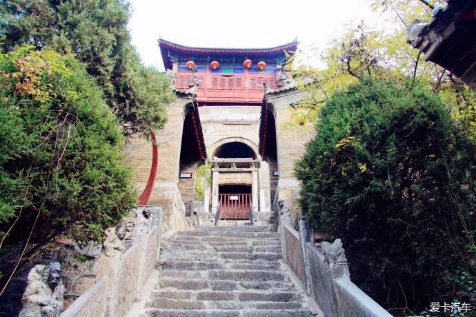 药王山位于陕西省铜川市耀州区城东15公里处海拔812米为药王孙思邈栖