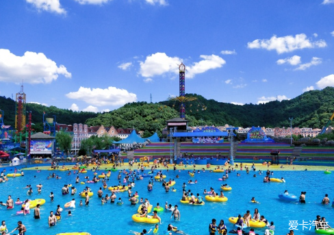 我在宋城等你# 杭州浪浪浪水公园夏夜冰雪泡沫节,dj演绎秀嗨翻全场