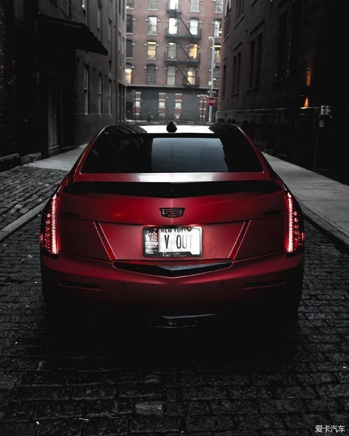 凯迪拉克钻石切割最早的设计源于一款叫evoq 的概念车,设计出自前 gm