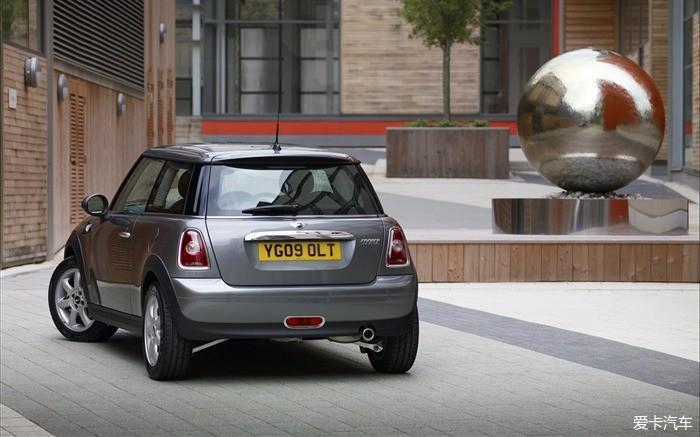 麦佛逊悬挂是独立悬挂的一种,它是由美国工程师mcpherson发明的,香港