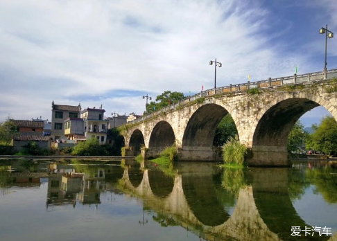 东埠村地处高岭——瑶里国家风景名胜区内,东埠街为古代浮梁四大名街